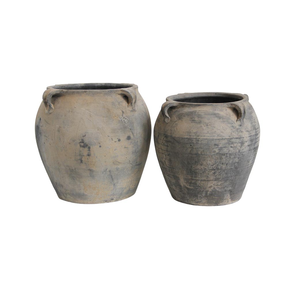 https://meridianny.com/cdn/shop/products/Vintage-Chinese-Water-Pot-black-grey-unique-decor_Duo_1200x.jpg?v=1660659488